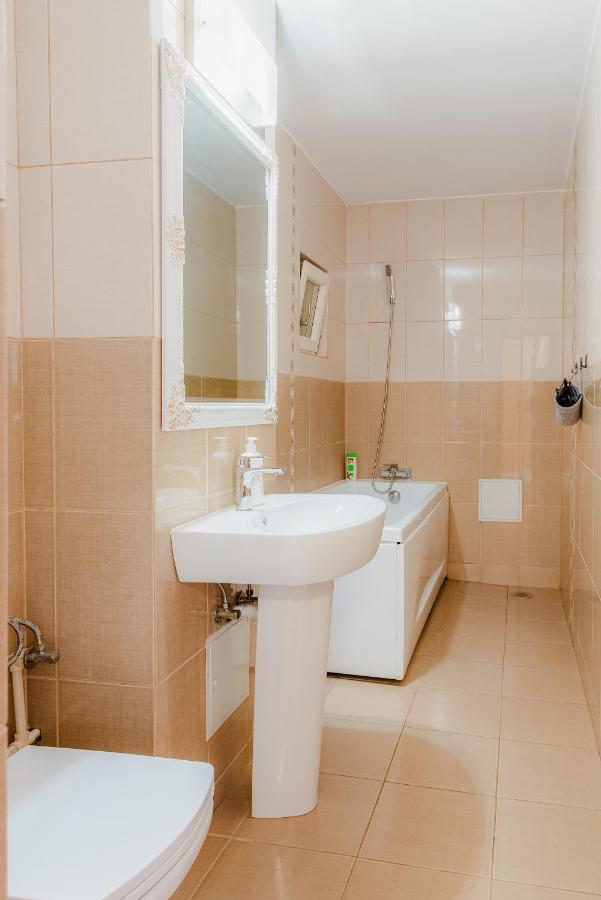 Apartament 2 Camere, Decomandat, In Zona Centrala Bucureşti Ngoại thất bức ảnh